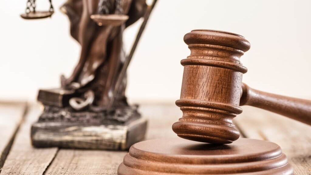 Statue Of Lady Justice And Mallet On Wooden Table YSJH3EZ E1763112956968